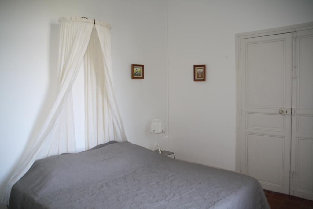Aux Pots Bleus Bed & Breakfast Nissan-lez-Enserune Oda fotoğraf